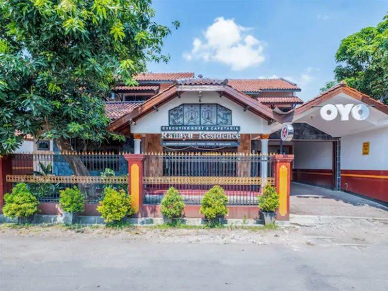 Oyo Collection O 1032 Rahayu Residence Syariah Cirebon Luaran gambar